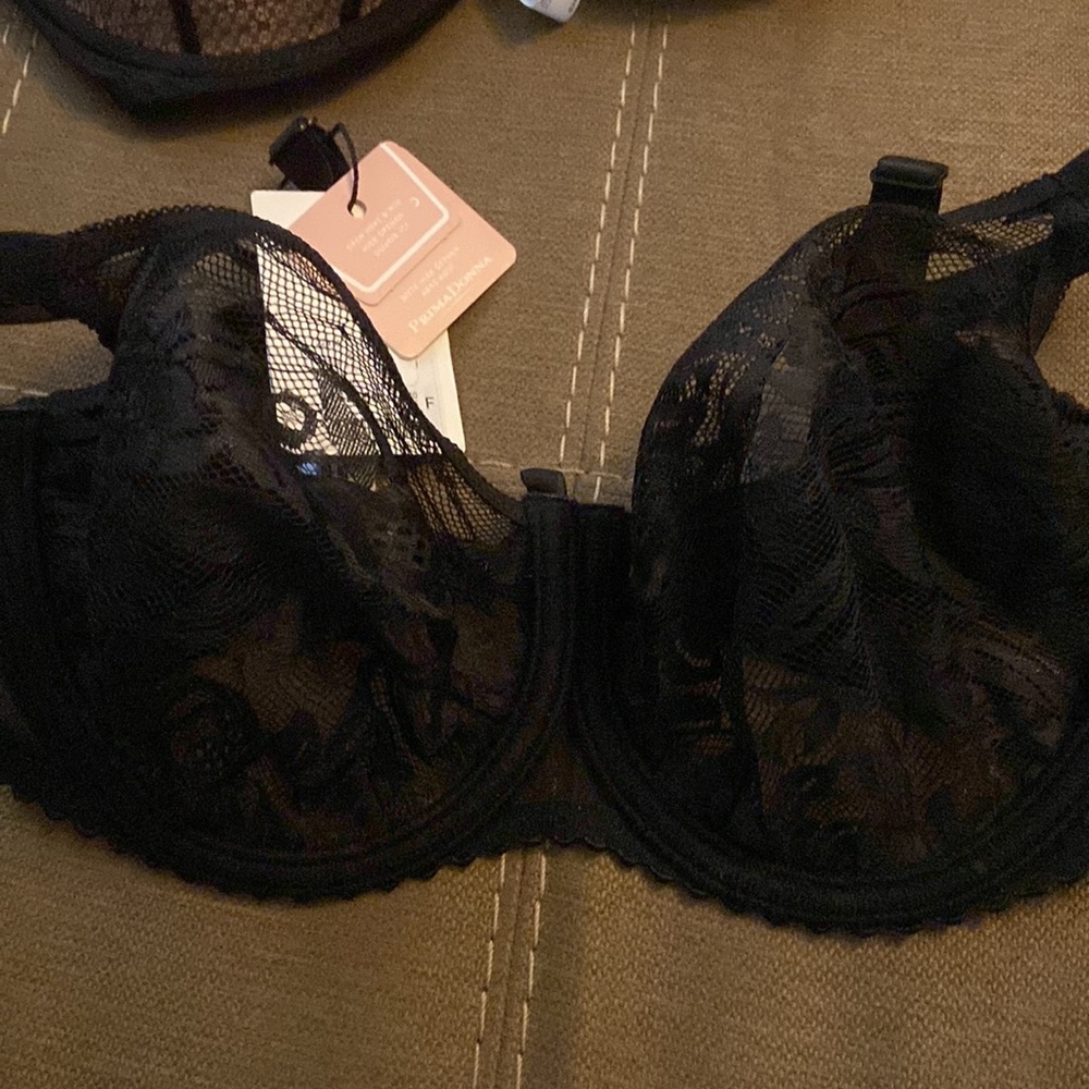 Bras - Picture 4 of 6